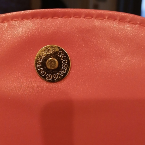 Hello Kitty Crossbody Handbag Clutch - Picture 5 of 11